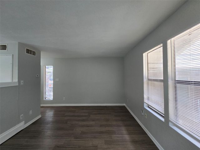 513 South Park DR 201, Austin, TX 78704