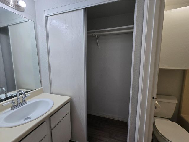 513 South Park DR 201, Austin, TX 78704