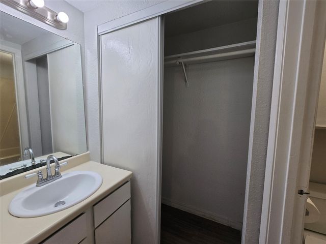 513 South Park DR 201, Austin, TX 78704