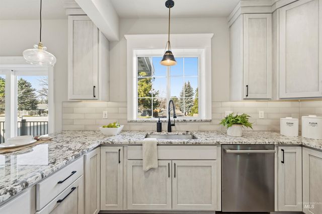 10093 W Mcmillan Rd, Boise, ID 83704