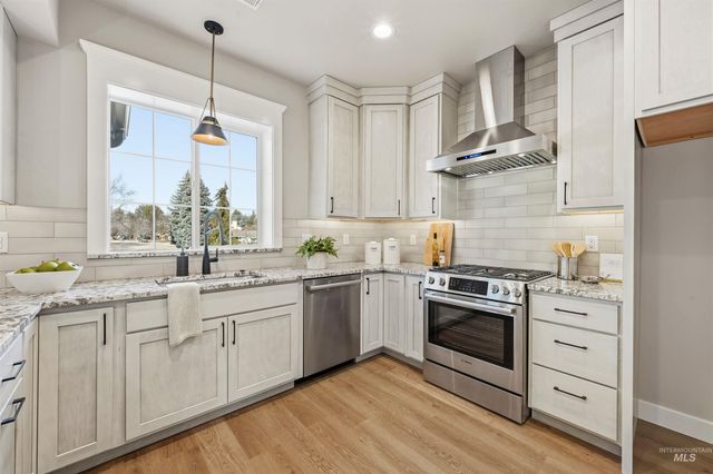 10093 W Mcmillan Rd, Boise, ID 83704