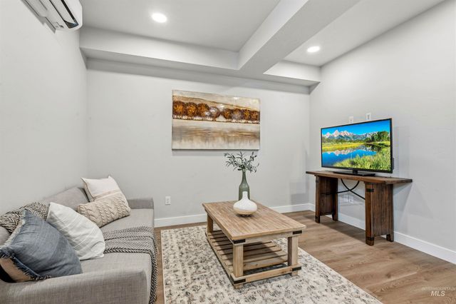 10093 W Mcmillan Rd, Boise, ID 83704