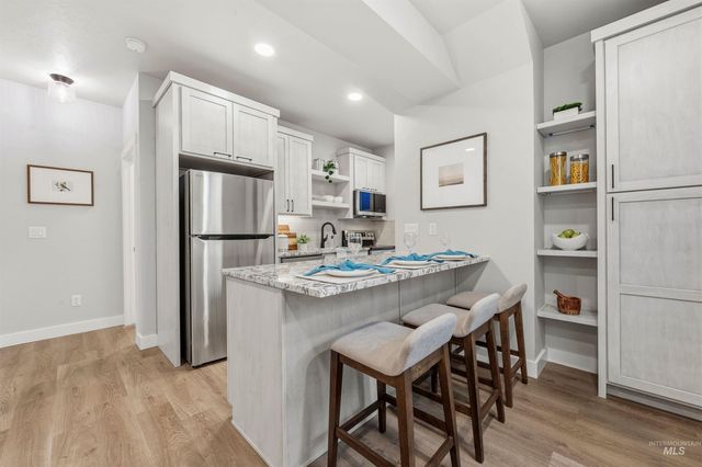 10093 W Mcmillan Rd, Boise, ID 83704