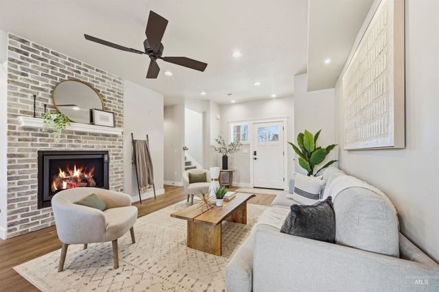 10093 W Mcmillan Rd, Boise, ID 83704