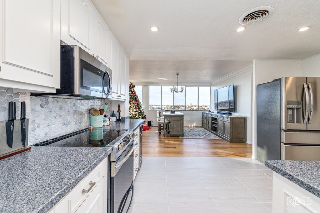 Image 11 of property listing at 800 W Ave D, San Angelo, TX 76901