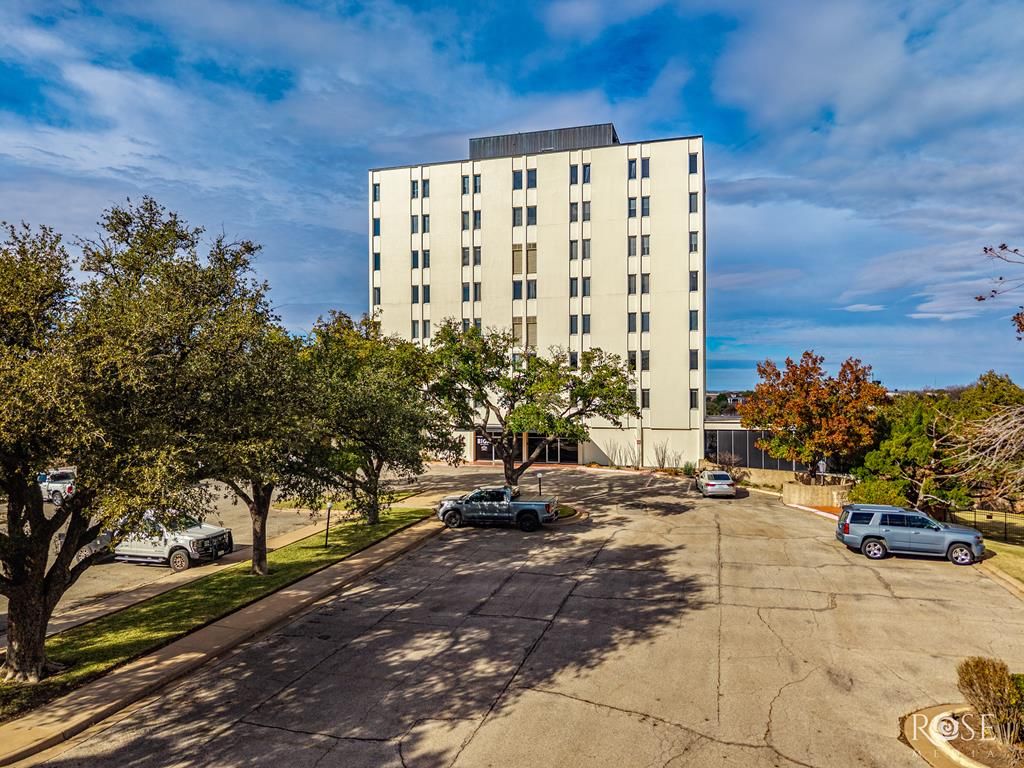 Image 24 of property listing at 800 W Ave D, San Angelo, TX 76901