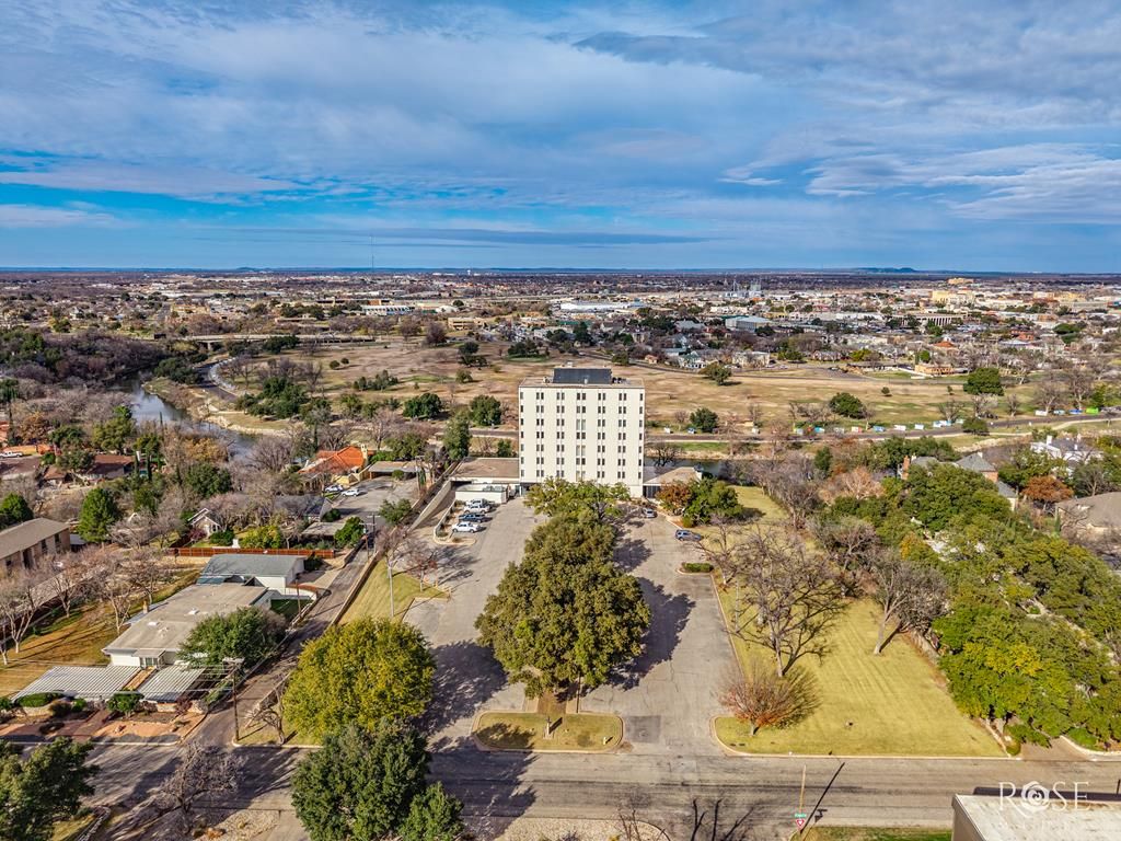 Image 25 of property listing at 800 W Ave D, San Angelo, TX 76901
