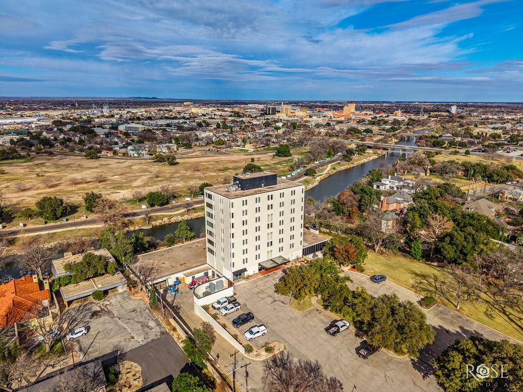 Image 26 of property listing at 800 W Ave D, San Angelo, TX 76901