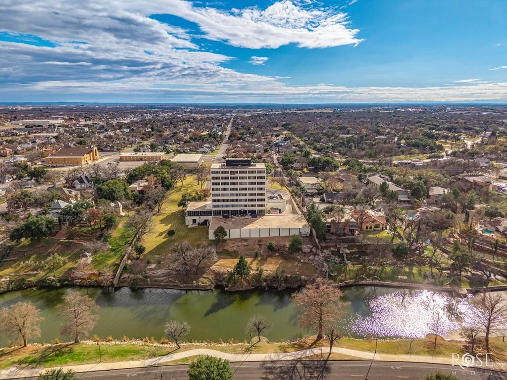 Image 29 of property listing at 800 W Ave D, San Angelo, TX 76901