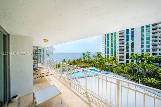 600 Grapetree Dr 6BS, Key Biscayne, FL 33149