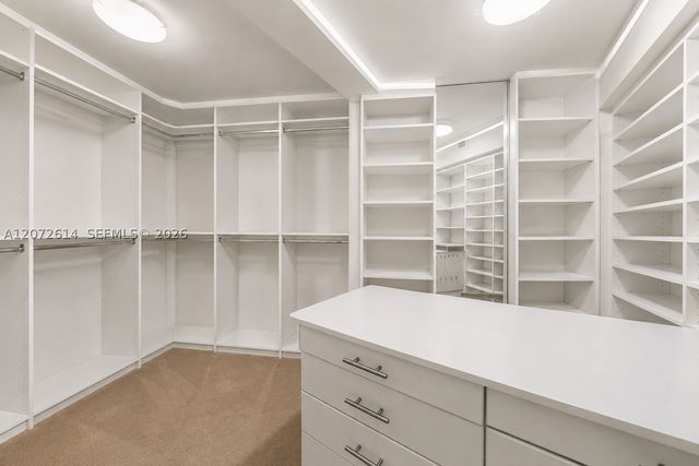 600 Grapetree Dr 6BS, Key Biscayne, FL 33149
