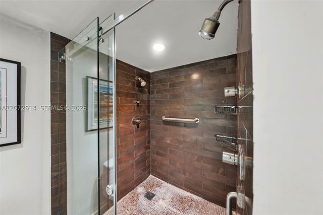 600 Grapetree Dr 6BS, Key Biscayne, FL 33149