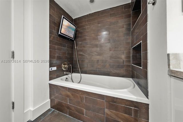 600 Grapetree Dr 6BS, Key Biscayne, FL 33149