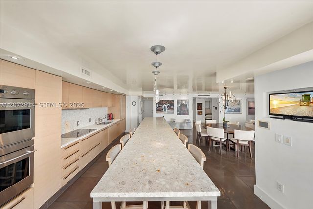 600 Grapetree Dr 6BS, Key Biscayne, FL 33149