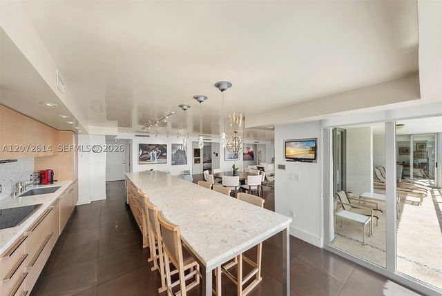600 Grapetree Dr 6BS, Key Biscayne, FL 33149