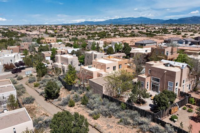 4120 Whispering Wing Road, Santa Fe, NM 87507