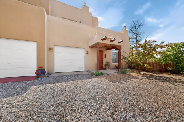 4120 Whispering Wing Road, Santa Fe, NM 87507