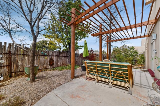 4120 Whispering Wing Road, Santa Fe, NM 87507
