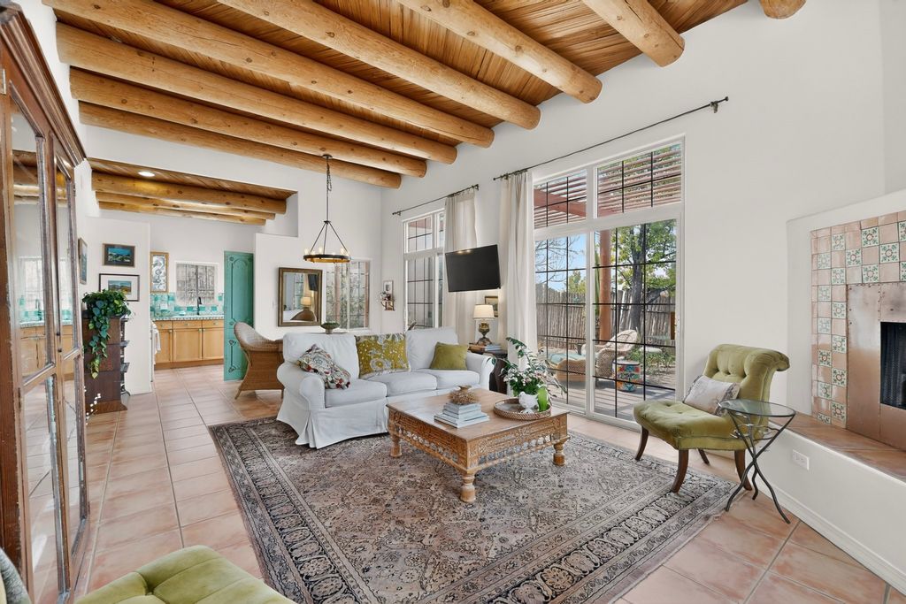 4120 Whispering Wing Road, Santa Fe, NM 87507