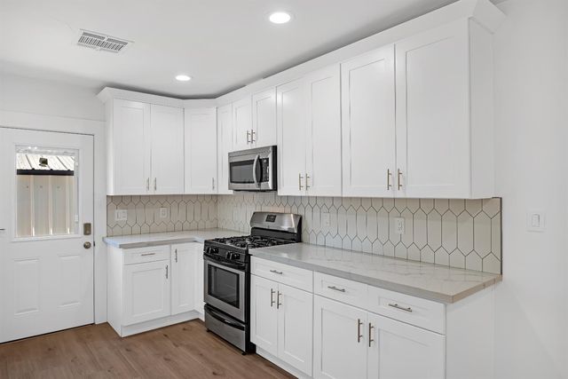 2117 14th St, Sacramento, CA 95818