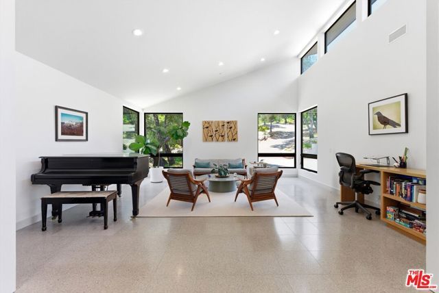 3860 Madison Road, La Canada Flintridge, CA 91011