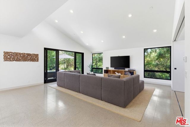 3860 Madison Road, La Canada Flintridge, CA 91011