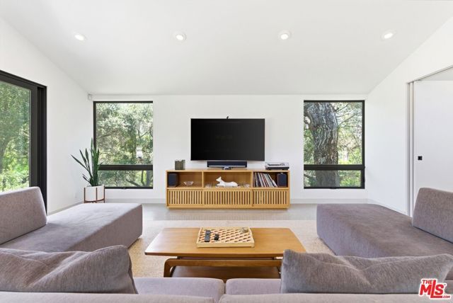 3860 Madison Road, La Canada Flintridge, CA 91011