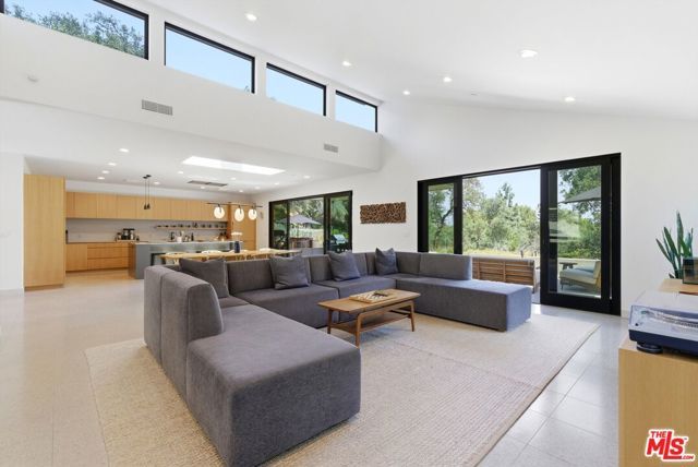 3860 Madison Road, La Canada Flintridge, CA 91011