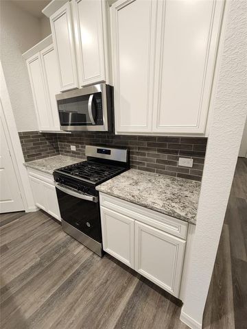 1606 Happy Valley Street, Montgomery, TX 77316