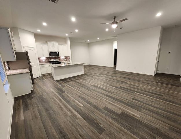 1606 Happy Valley Street, Montgomery, TX 77316