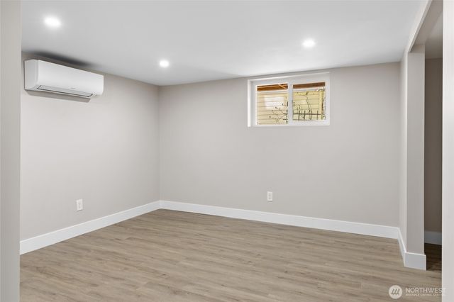 4228 Eastern Avenue N, Seattle, WA 98103