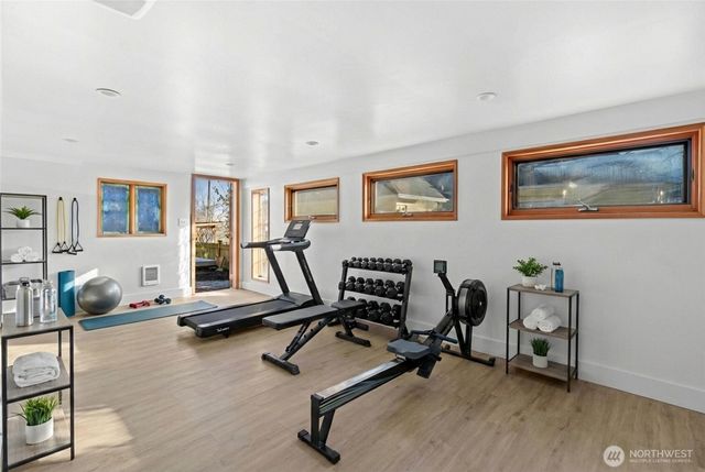 4228 Eastern Avenue N, Seattle, WA 98103