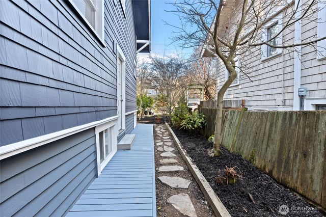 4228 Eastern Avenue N, Seattle, WA 98103