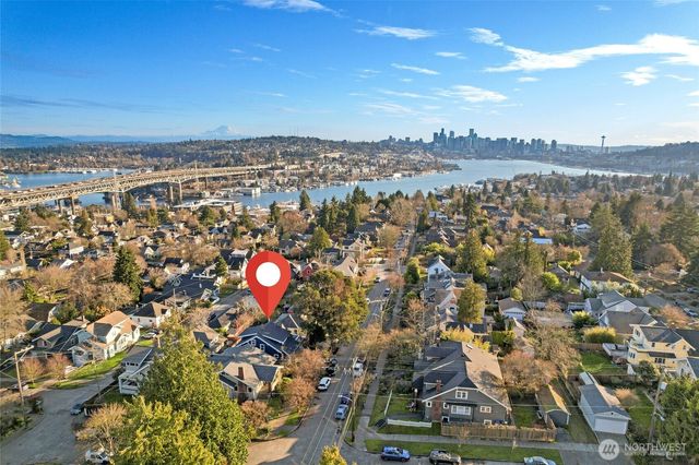 4228 Eastern Avenue N, Seattle, WA 98103