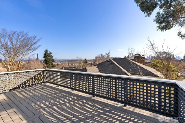 4228 Eastern Avenue N, Seattle, WA 98103