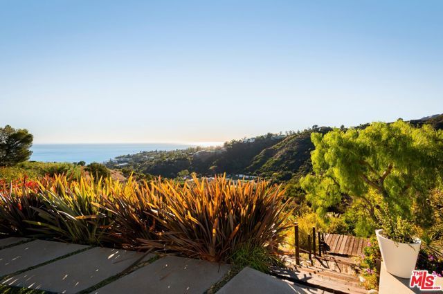 817 ENCHANTED Way, Pacific Palisades (los Angeles), CA 90272