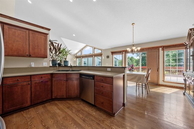 6020 Flagstone Drive NE, Cedar Rapids, IA 52402