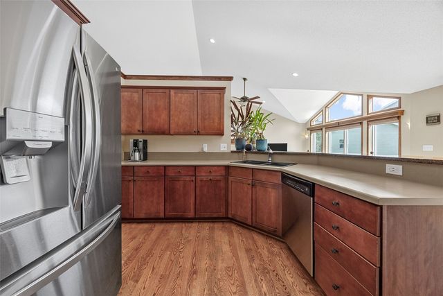 6020 Flagstone Drive NE, Cedar Rapids, IA 52402