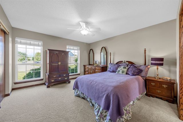 6020 Flagstone Drive NE, Cedar Rapids, IA 52402