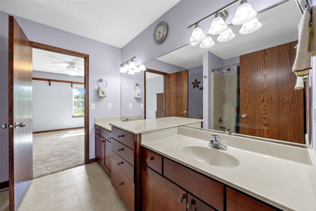 6020 Flagstone Drive NE, Cedar Rapids, IA 52402