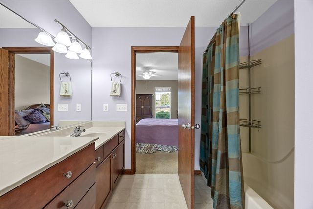 6020 Flagstone Drive NE, Cedar Rapids, IA 52402