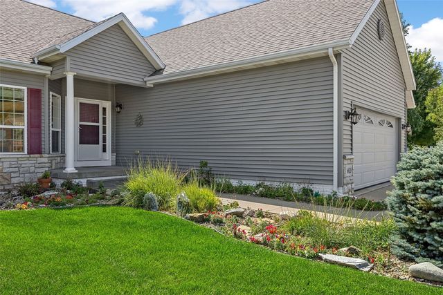 6020 Flagstone Drive NE, Cedar Rapids, IA 52402