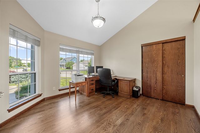 6020 Flagstone Drive NE, Cedar Rapids, IA 52402