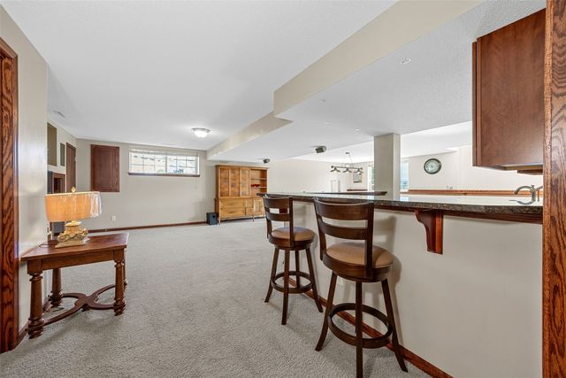 6020 Flagstone Drive NE, Cedar Rapids, IA 52402