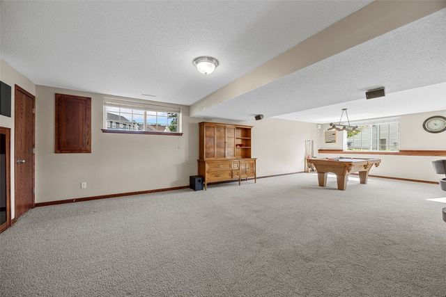 6020 Flagstone Drive NE, Cedar Rapids, IA 52402