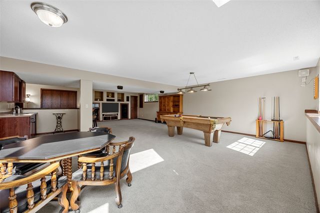 6020 Flagstone Drive NE, Cedar Rapids, IA 52402