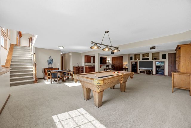 6020 Flagstone Drive NE, Cedar Rapids, IA 52402