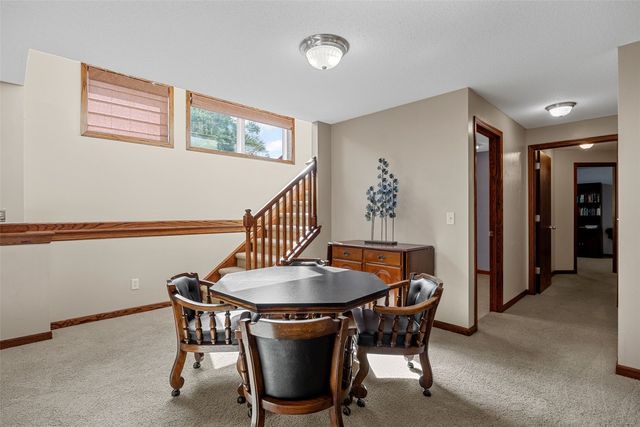 6020 Flagstone Drive NE, Cedar Rapids, IA 52402