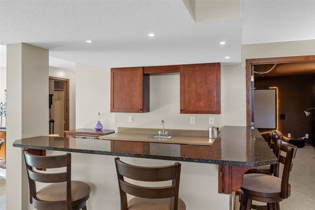 6020 Flagstone Drive NE, Cedar Rapids, IA 52402