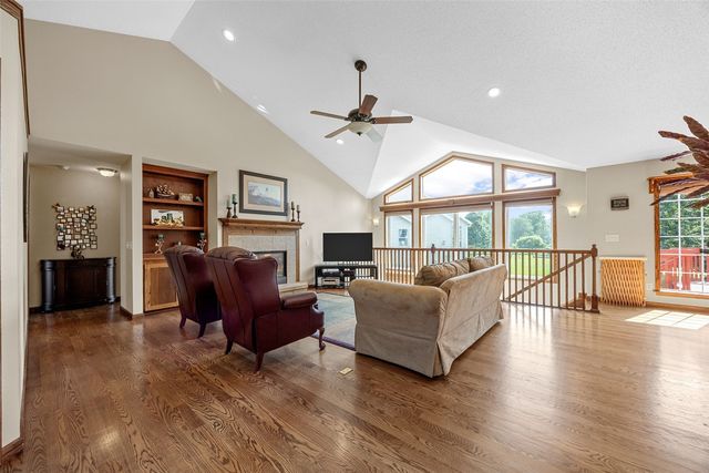 6020 Flagstone Drive NE, Cedar Rapids, IA 52402